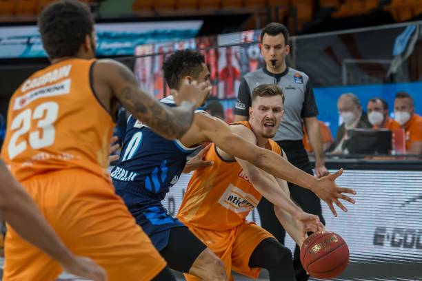 他与搭档 他与搭档