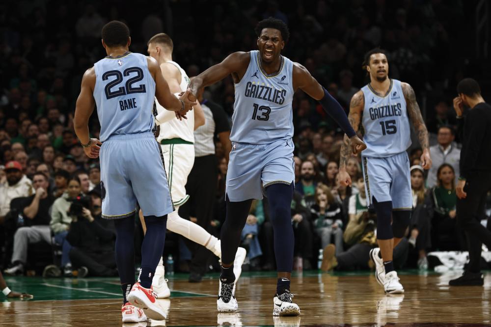 悬念日益增 悬念日益增